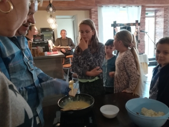 Kulinarno-czytelnicze spotkanie uczniów klas IIIa, IIIb i IIIc w restauracji Pogorzelanka (14)