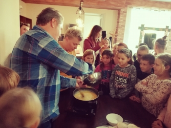 Kulinarno-czytelnicze spotkanie uczniów klas IIIa, IIIb i IIIc w restauracji Pogorzelanka (7)