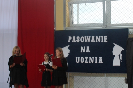 ŚLUBOWANIE I PASOWANIE UCZNIÓW KLAS PIERWSZYCH